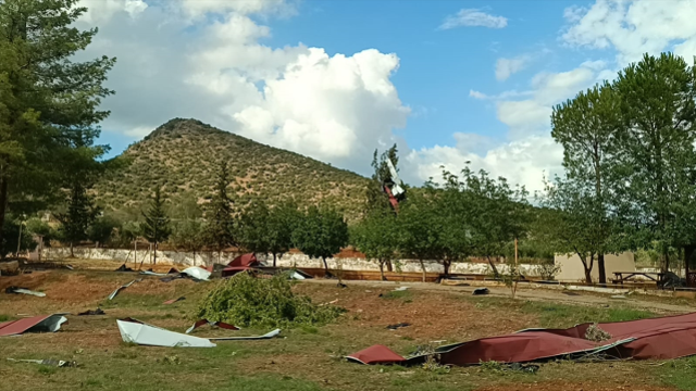 Öğrenciler dersteyken okulun çatısı uçtu! Eğitime 2 gün ara verildi